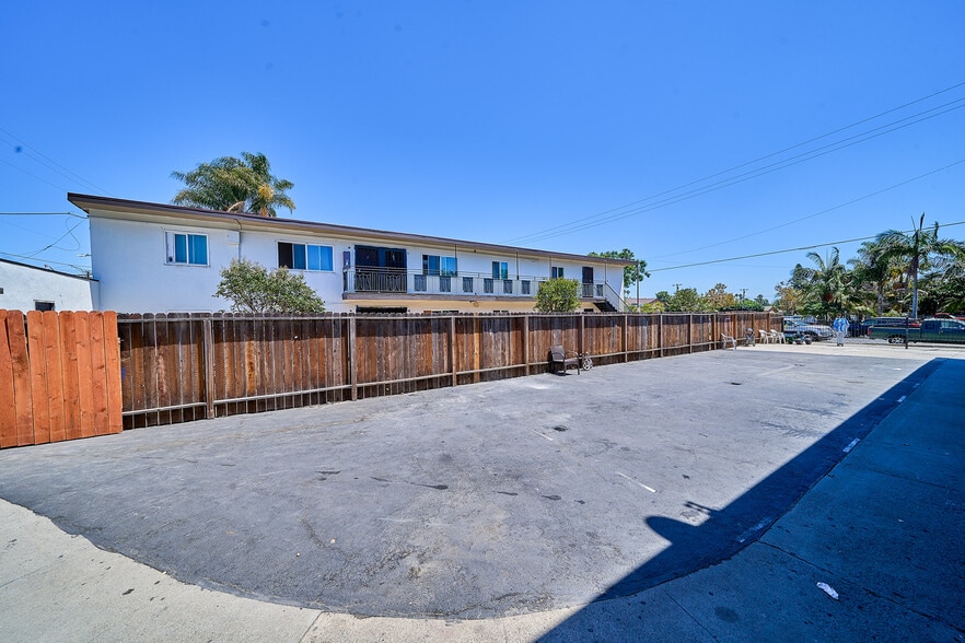 More Photos Of 2001 W Myrtle St, Santa Ana Apartments For Sale