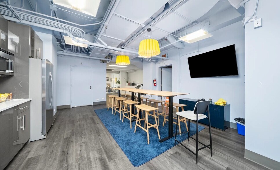 More Photos Of 345 N Canal St, Chicago Apartments For Lease