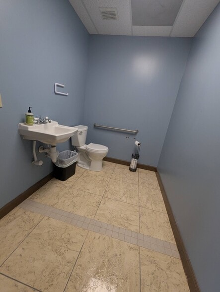 More Photos Of 701 NW Federal Hwy, Stuart Medical For Lease