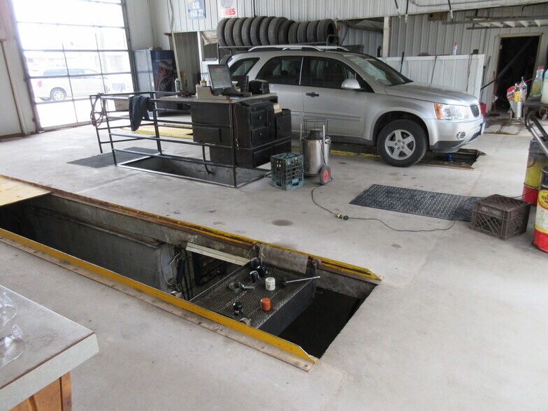More Photos Of 526 S Phillips St, Algona Auto Repair For Sale