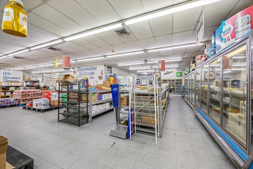 More Photos Of 7515 Long Point Rd, Houston Warehouse For Sale