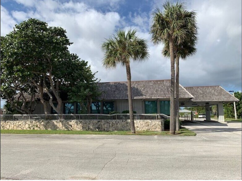 More Photos Of 1200 E Blue Heron Blvd, West Palm Beach Storefront Retail Office For Lease