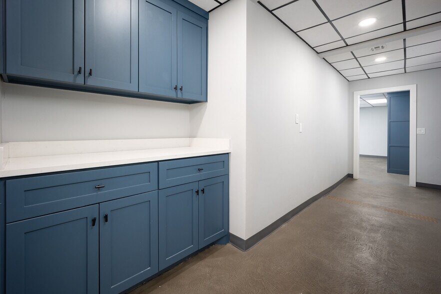 More Photos Of 2805 Broce Dr, Norman Warehouse For Sale