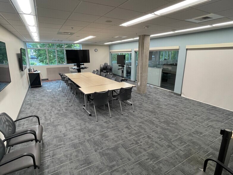 More Photos Of 2740 SE Powell Blvd, Portland Office For Lease