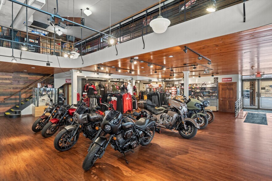 More Photos Of 522 6th St, Racine General Retail For Sale