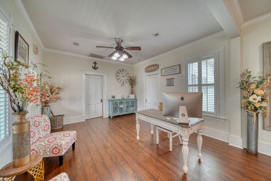 More Photos Of 2813 45th St, Dickinson Storefront Retail Residential For Sale