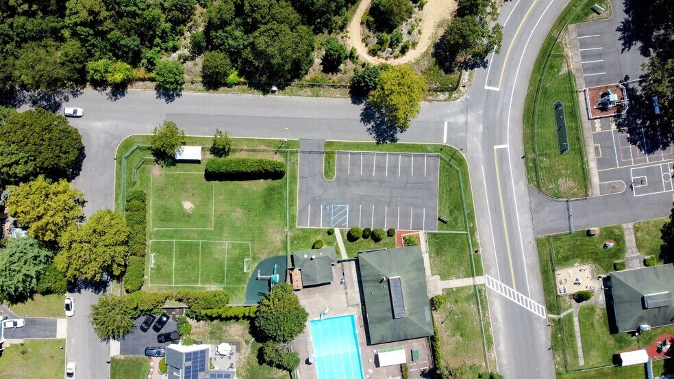 More Photos Of 9-10 Glenmere Ln, Coram General Retail For Sale