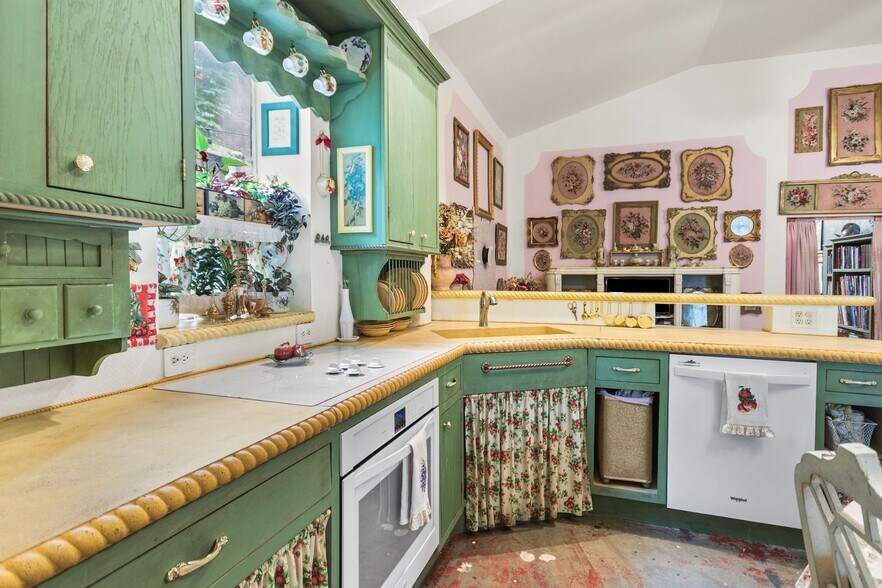 More Photos Of 104 Nugent Ave, Johnson City Storefront Retail Residential For Sale