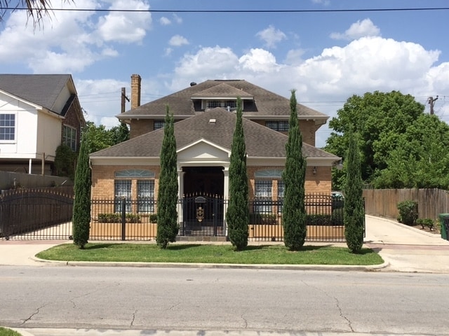 More Photos Of 2709 Blodgett St, Houston Medical For Sale