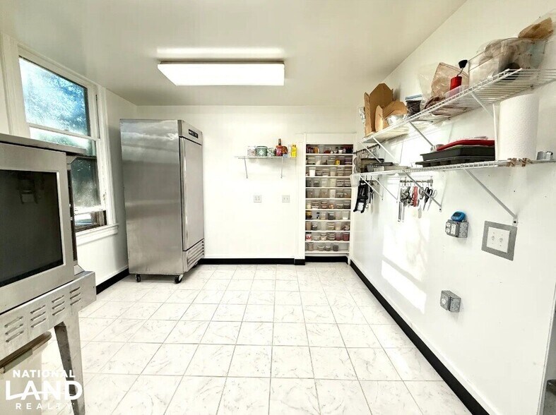 More Photos Of 4 S 1st St, Denton Specialty For Sale