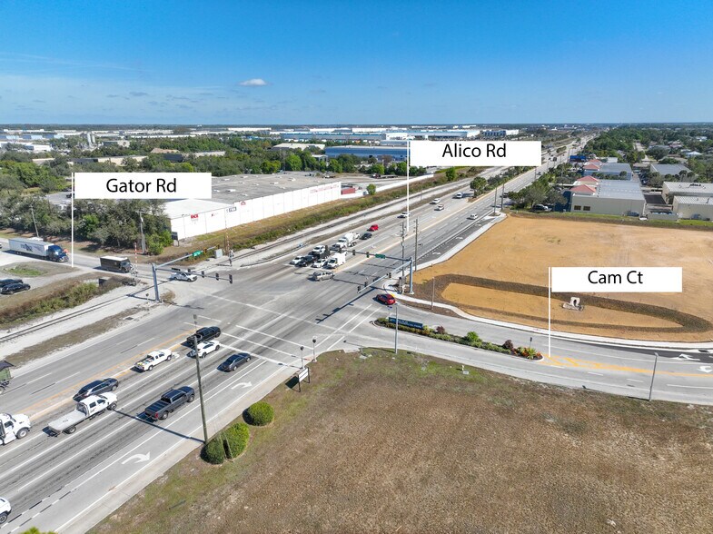 More Photos Of 7899 Drew Cir, Fort Myers Warehouse For Lease
