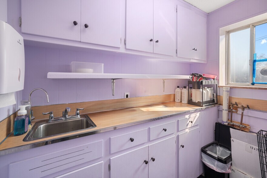 More Photos Of 4680 Dixie Hwy, Waterford Freestanding For Sale