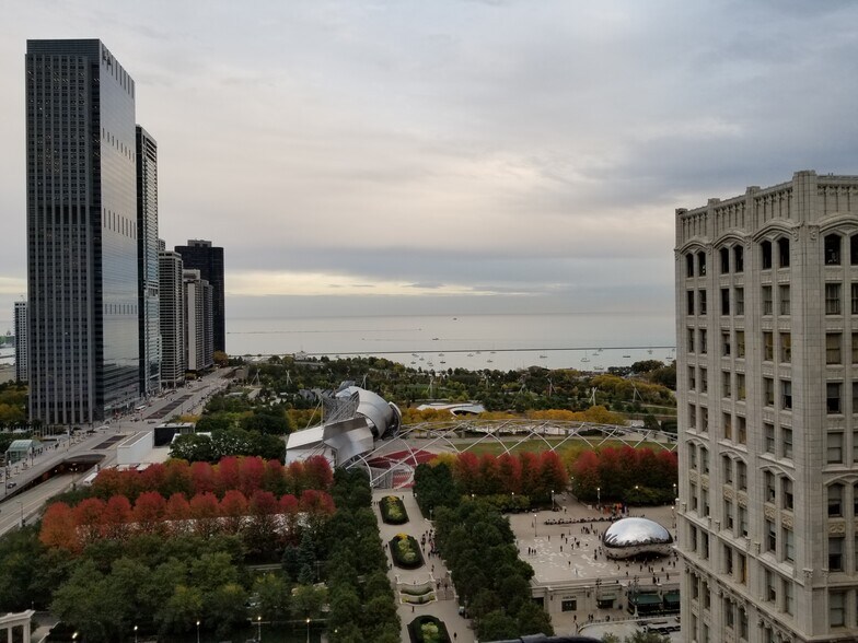 More Photos Of 111 N Wabash Ave, Chicago Office For Sale