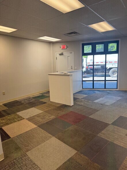 More Photos Of 8 Van Tassell Ct, Norwalk Flex For Lease