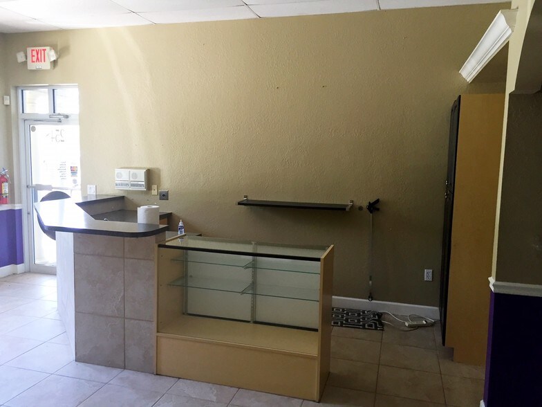 More Photos Of 2528-2548 Northbrooke Plaza Dr, Naples Storefront Retail Office For Lease
