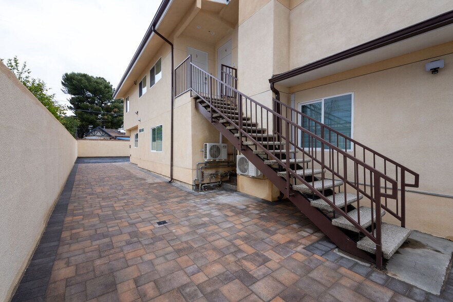 More Photos Of 11315 Tiara St, North Hollywood Apartments For Sale