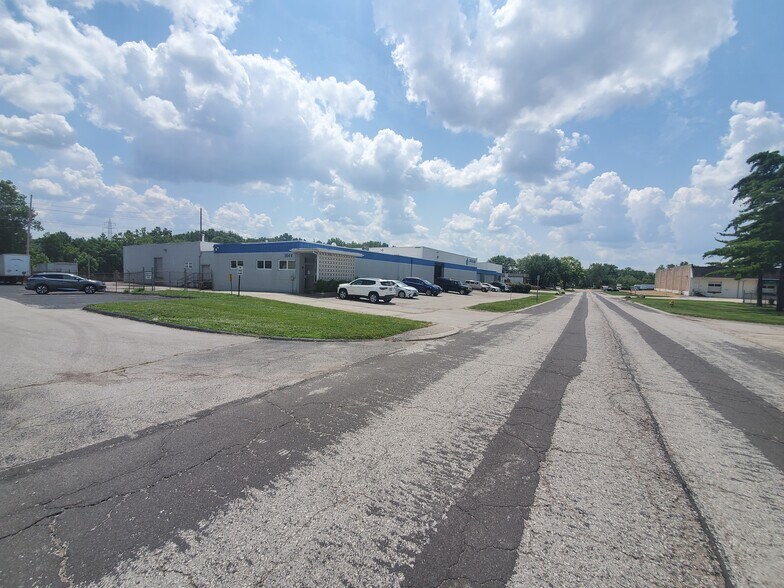 More Photos Of 3644-3656 Scarlet Oak Blvd, Kirkwood Warehouse For Lease