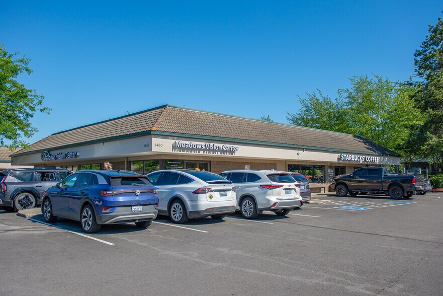 More Photos Of 1420 NW Gilman Blvd, Issaquah General Retail For Lease