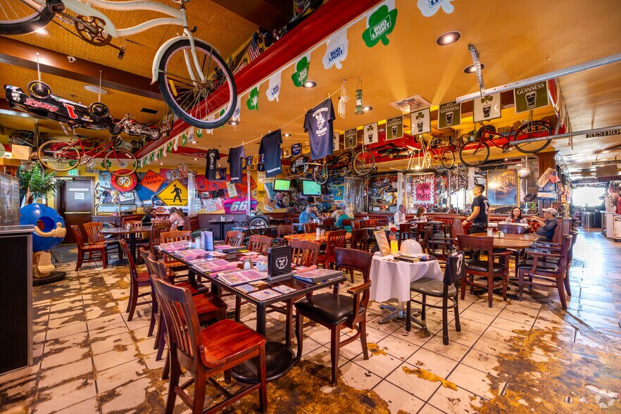 More Photos Of 2585 Cochran St, Simi Valley Freestanding For Sale