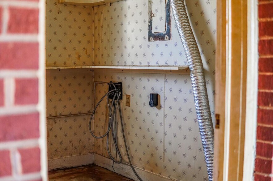 More Photos Of 4924 Freedom Dr, Charlotte Flex For Sale