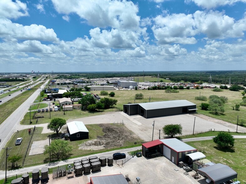More Photos Of 4528 S Interstate 35, Alvarado Warehouse For Lease