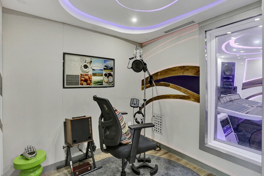 More Photos Of 430 Ne 121st St, Biscayne Park Movie Radio TVStudio For Sale