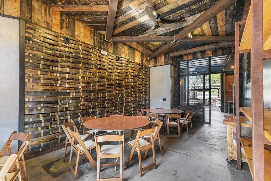 More Photos Of 208 S Green St, Sonora Restaurant For Sale