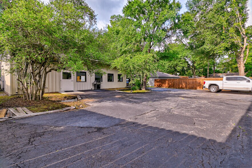 More Photos Of 122 Heatherwood Dr, Spring Loft Creative Space For Lease