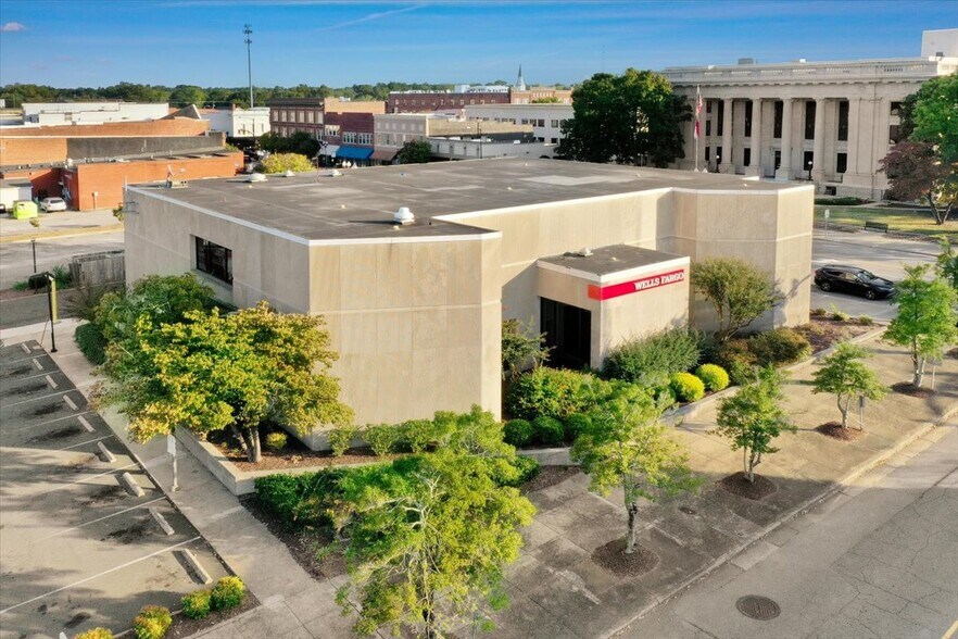 More Photos Of 201 E Market St, Smithfield Bank For Sale