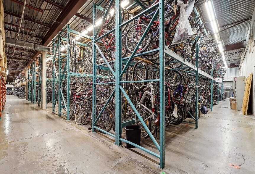 More Photos Of 3075 Rue Sainte-Catherine E, Montréal Warehouse For Lease