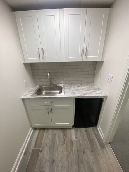 More Photos Of 419 E Crossville Rd, Roswell Medical For Lease