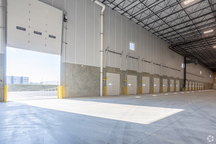 More Photos Of 400 Trey St, Jeffersonville Distribution For Lease