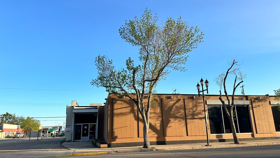 Primary Photo Of 95 3 Ave E, Drumheller General Retail For Lease