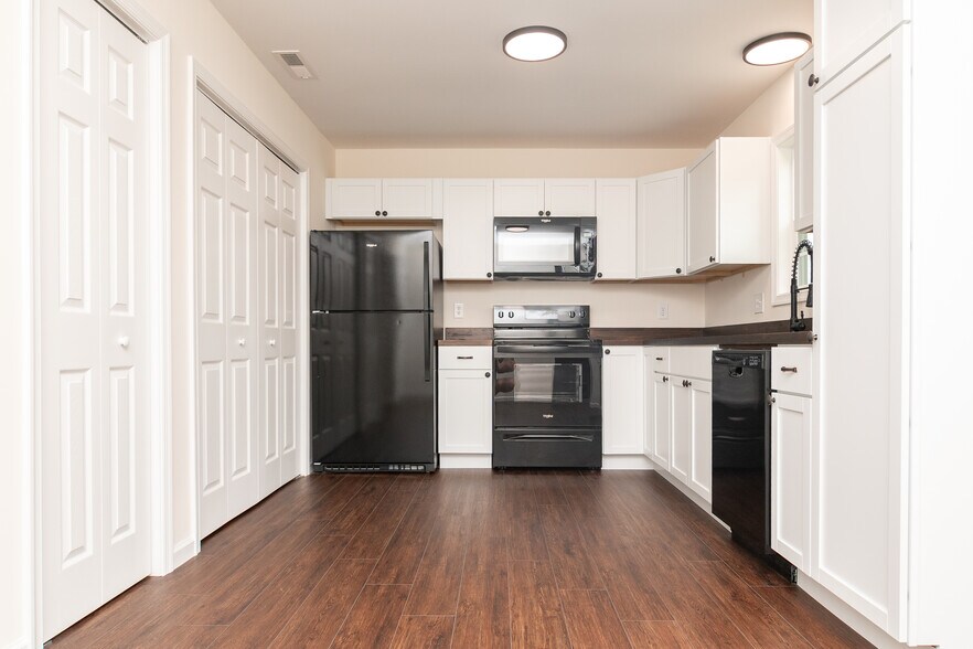 More Photos Of 105 E Adams St, Georgetown Apartments For Sale