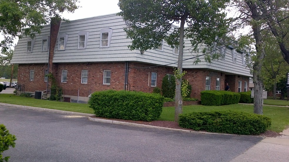 Primary Photo Of 393 Sunrise Hwy, West Babylon Medical For Sale