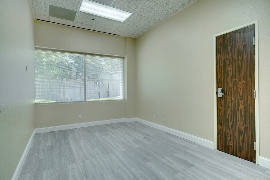 More Photos Of 6850 Manhattan Blvd, Fort Worth Medical For Lease