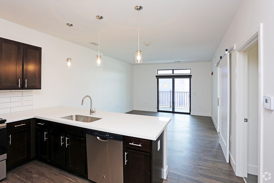 More Photos Of 1415 Cuming St NE, Omaha Apartments For Lease