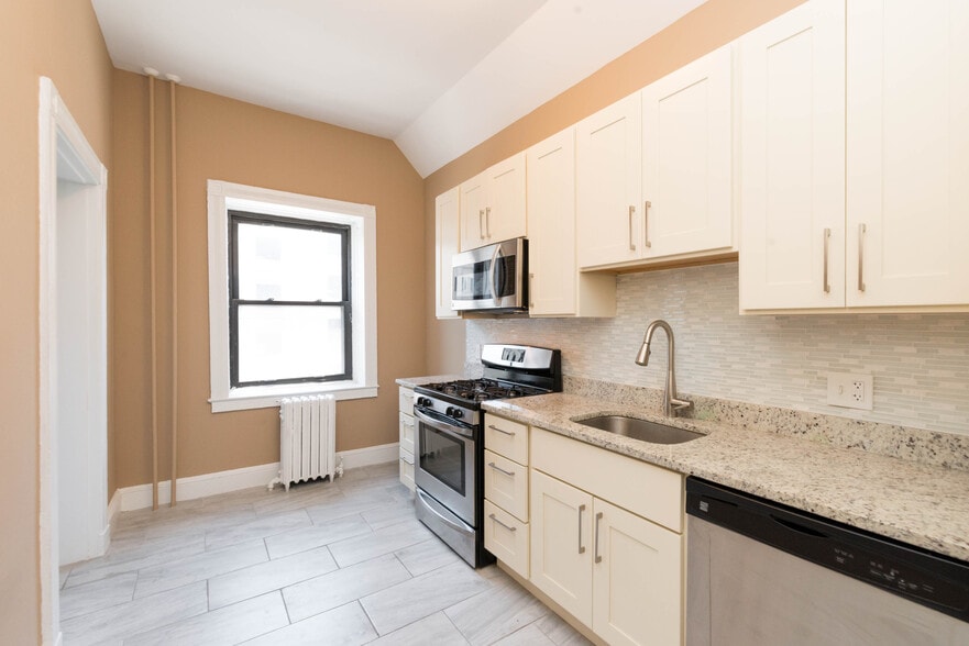 More Photos Of 18 W Franklin St, Baltimore Office Residential For Sale