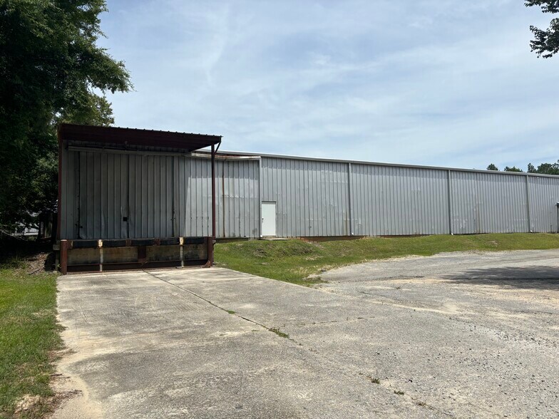 More Photos Of 106 Zetterower Rd, Statesboro Warehouse For Lease