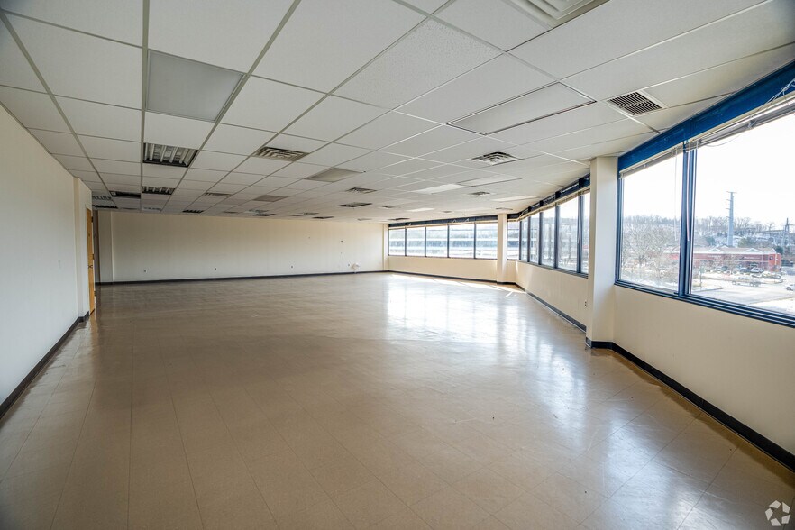 More Photos Of 556 Eagle Rock Ave, Roseland Medical For Sale