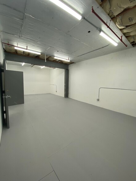 More Photos Of 901 E 31st St, Los Angeles Manufacturing For Lease