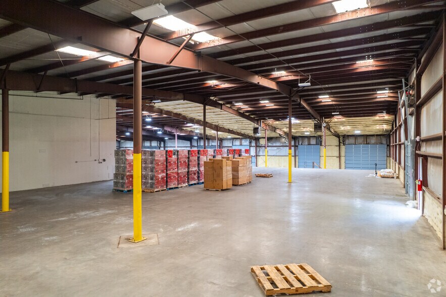 More Photos Of 166 Foster Ave, Freeland Warehouse For Lease