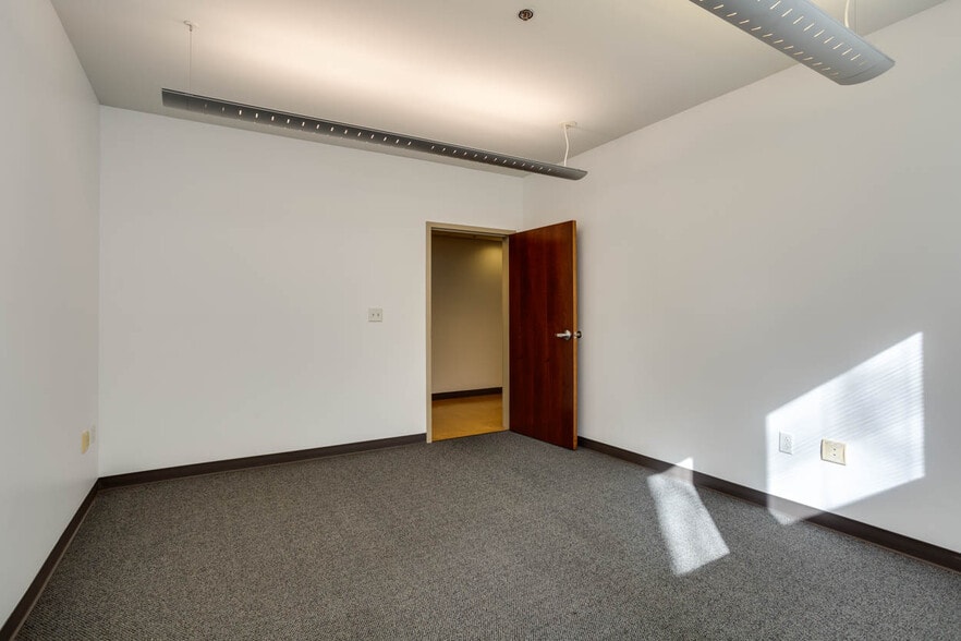 More Photos Of 1140 E Market St, Charlottesville Office For Lease