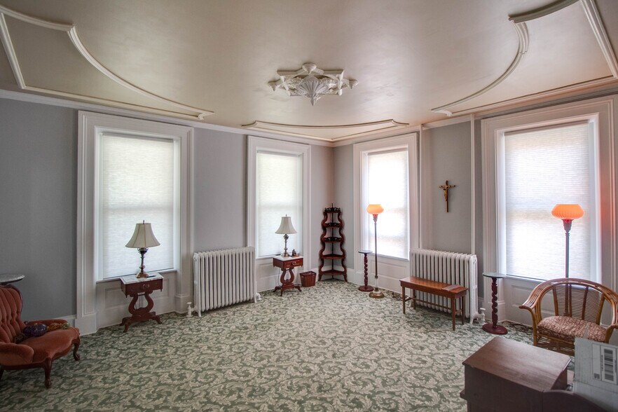 More Photos Of 212 E Main St, Carlinville Office Residential For Sale