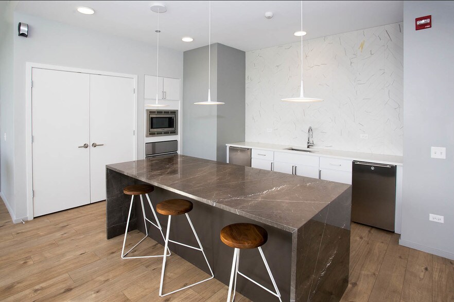 More Photos Of 5113 S Harper Ave, Chicago Coworking Space