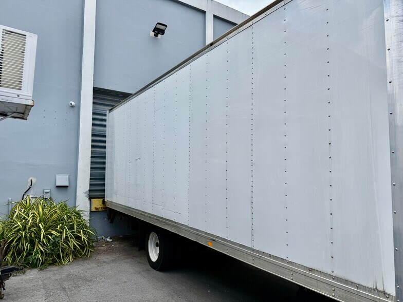 More Photos Of 8000 NW 56th St, Miami Warehouse For Lease