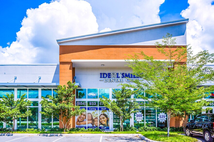 More Photos Of 6510-6596 N University Dr, Tamarac Storefront Retail Office For Lease