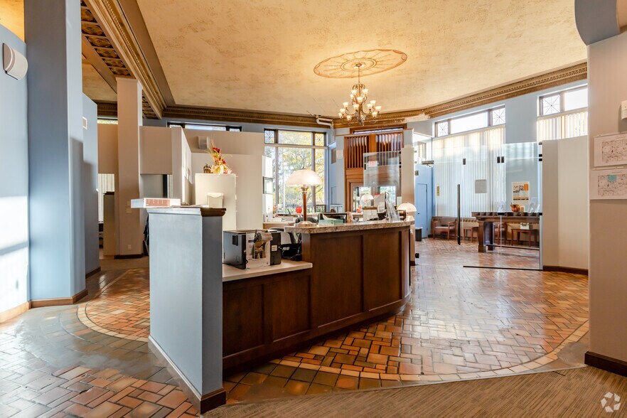 More Photos Of 115 7th St, Rockford Medical For Sale