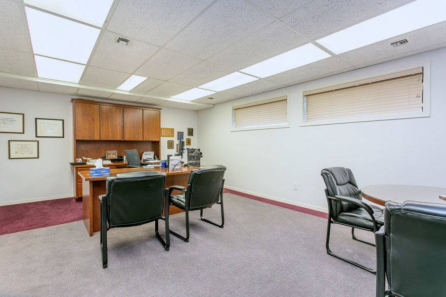 More Photos Of 100 N Fruitland St, Kennewick Office For Sale