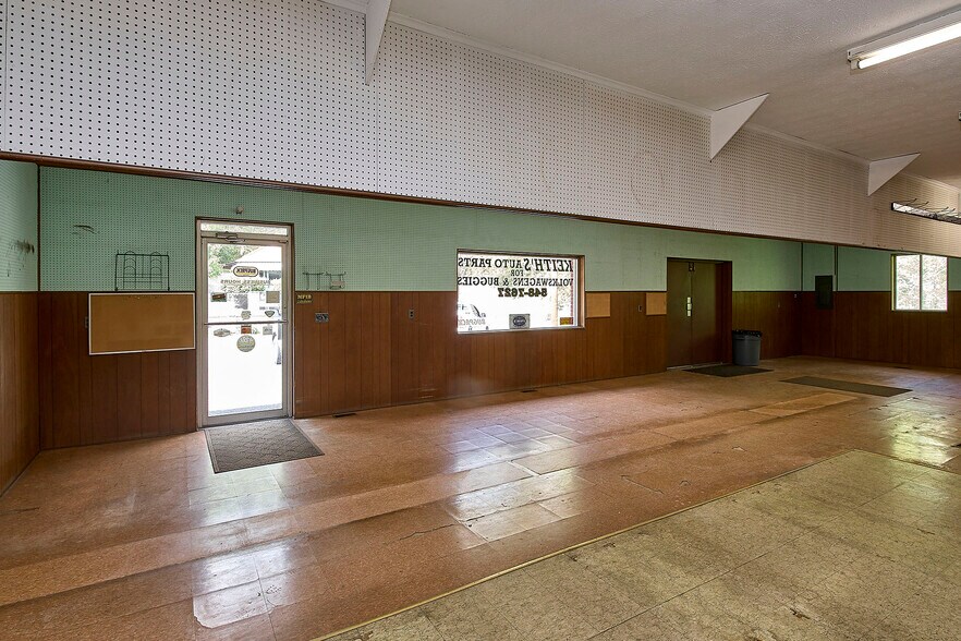 More Photos Of 6328 Elk River Rd, Clendenin Auto Repair For Sale